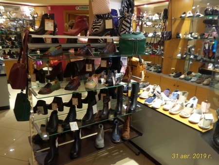 Магазин женской обуви-сумок-аксессуаров DESSA г.Апатиты ул. Ферсмана дом 10